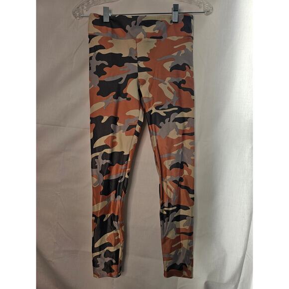 Koral Camo Lustrous High Rise Leggings in Rose Quartz Camo size Midium - Picture 2 of 9